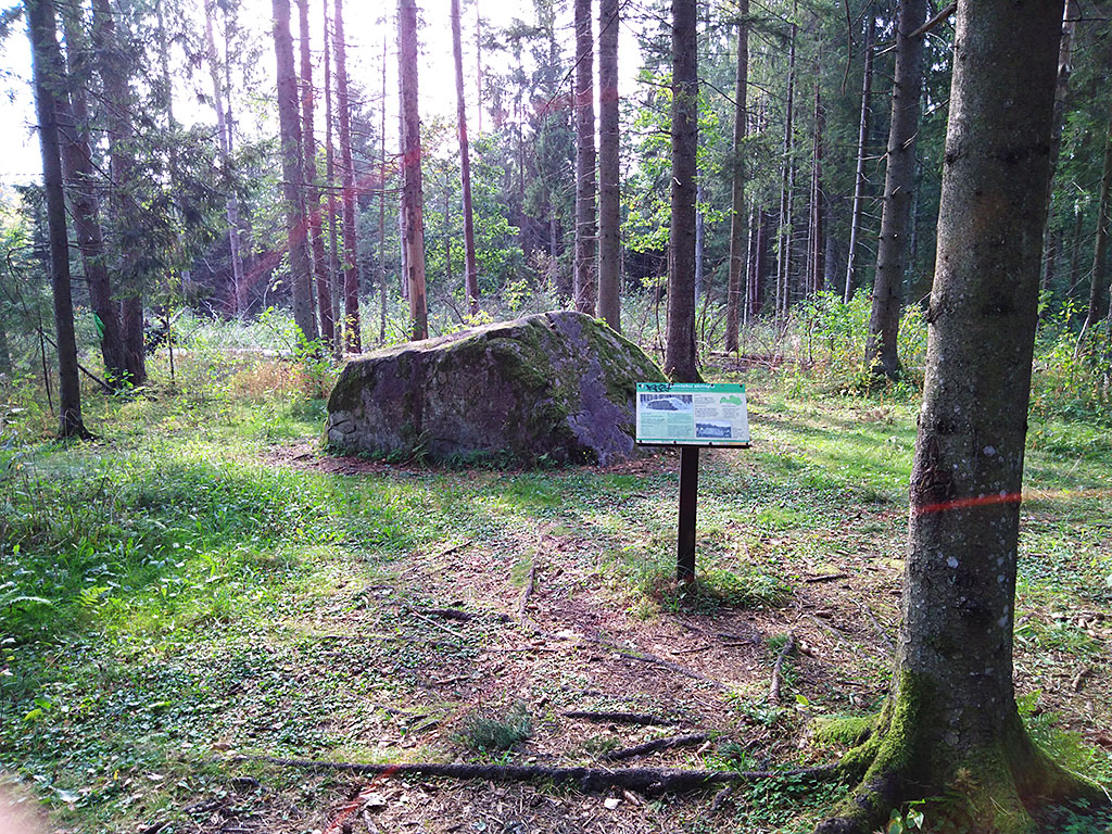 Эзерниекский камень